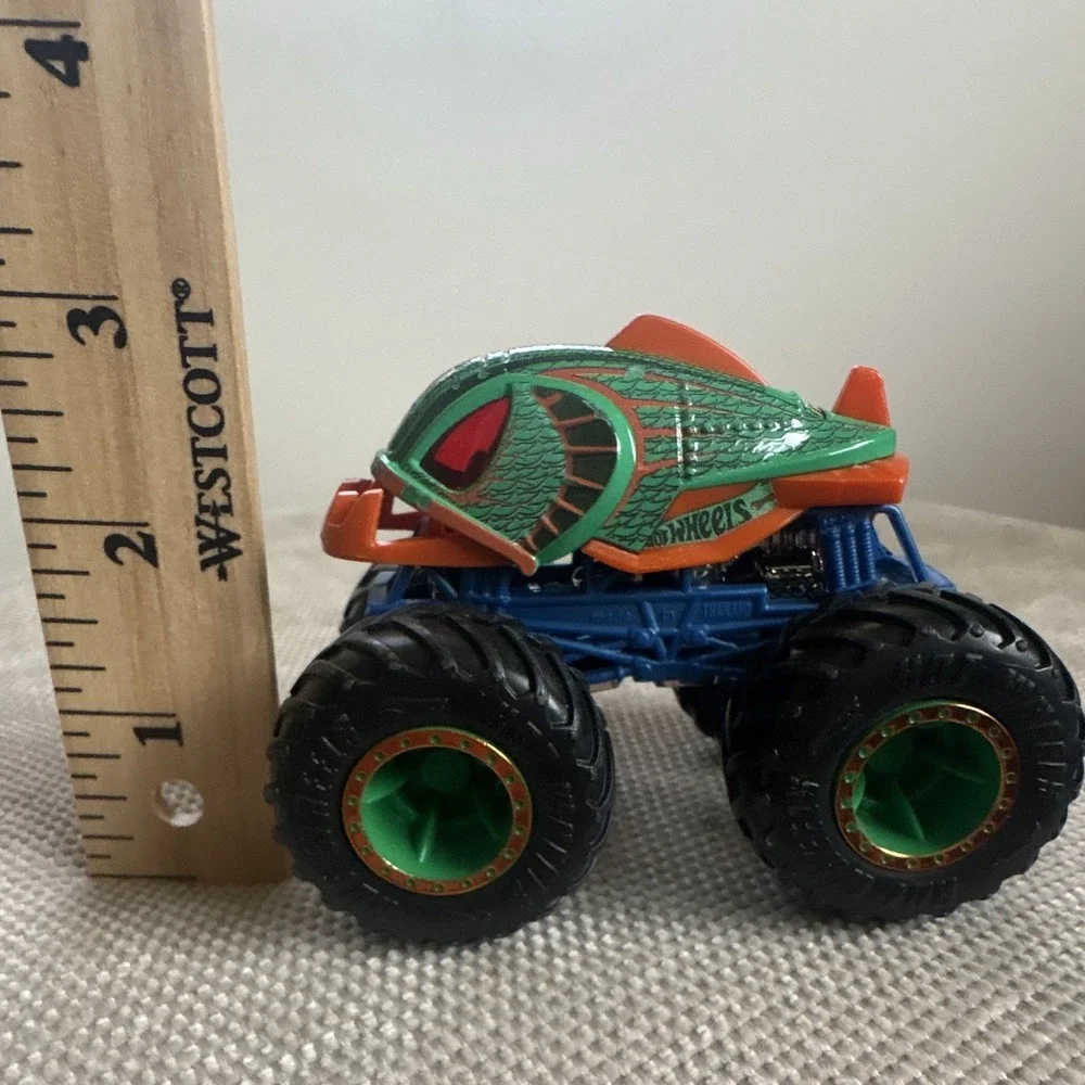 Hot Wheels Monster Jam Diecast Monster Truck Green Orange Blue Black Piran-ahhh